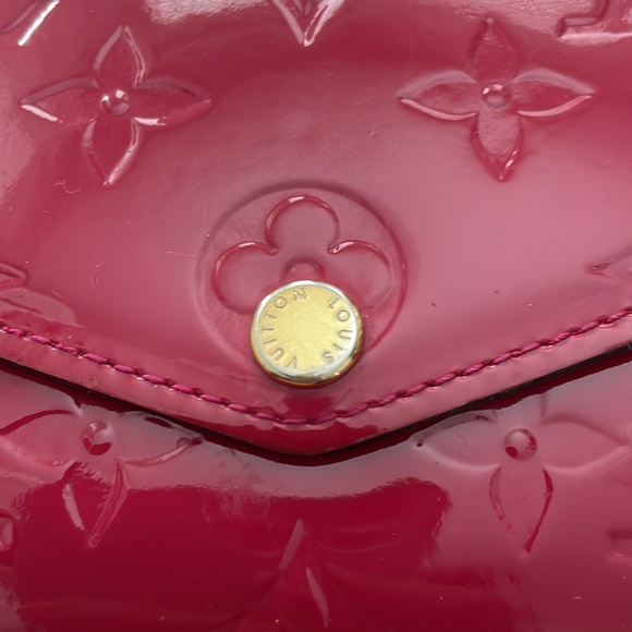 Authentic Louis Vuitton Vernis Sarah Wallet in dark pink - Picture 2 of 8